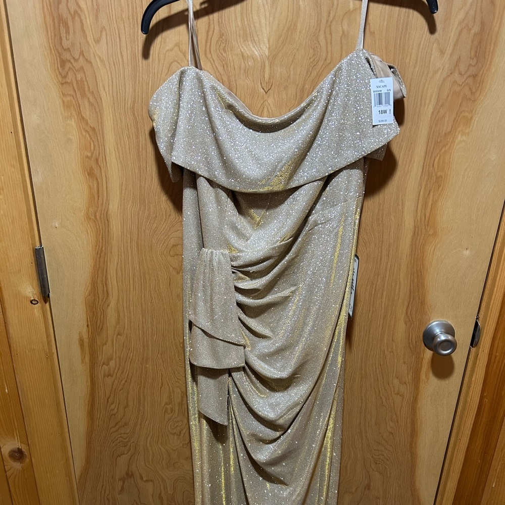 18w women's Gorgeous sleeveless gold dress with ruched waist and front leg slit